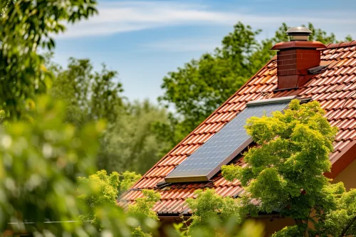 Schéma d'un chauffe-eau solaire en action.